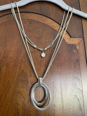 Chic Silver Pendant Necklace